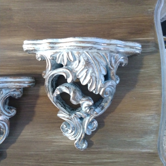 Antique Finish Old World Style Decorative Shelves - Picture 4 of 12